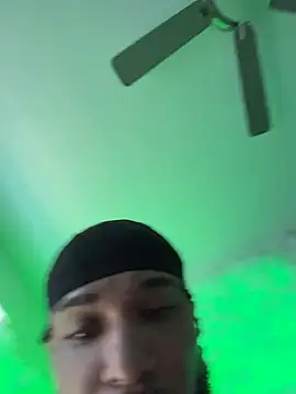 savagemomo online show from July 17, 2026, 4:04 pm