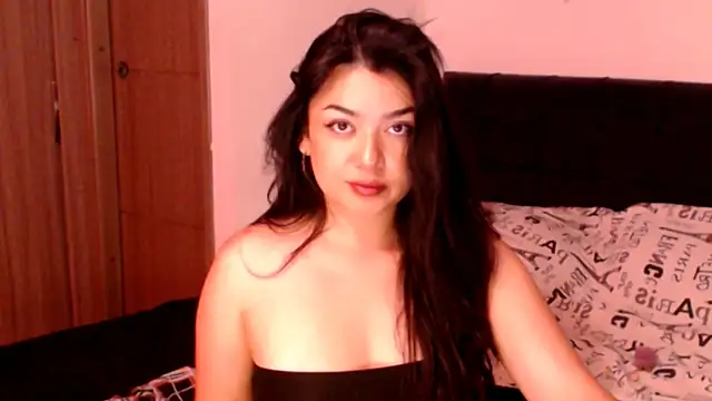 Leona-12 online show from June 17, 2026, 11:58 pm