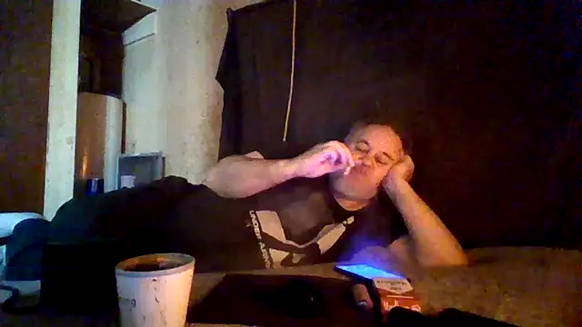 Nightshade1195 online show from May 6, 2026, 5:50 pm