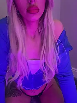 Hisnaughtylilthing online show from April 22, 2026, 6:04 pm