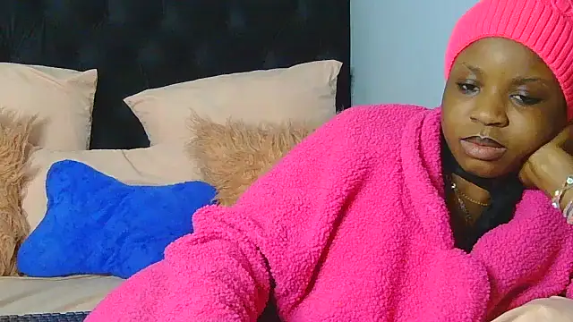 julianaa19 online show from June 19, 2026, 4:57 pm