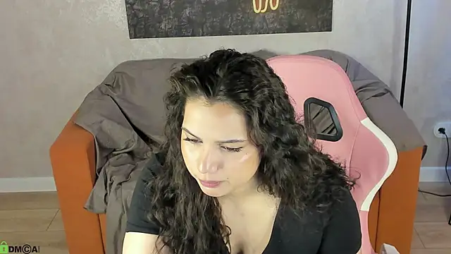 Vivien Ross online show from May 12, 2026, 1:13 am