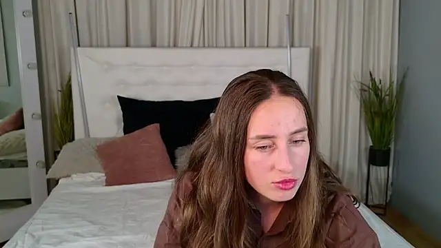NadinnL online show from July 3, 2026, 1:17 pm