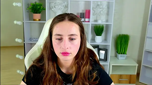 NadinnL online show from July 22, 2026, 12:07 pm
