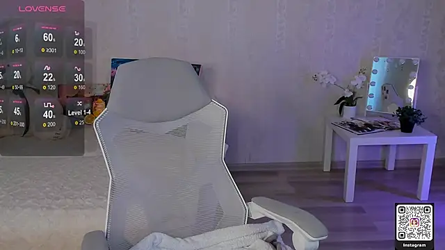 LinnLove online show from May 20, 2026, 6:54 am