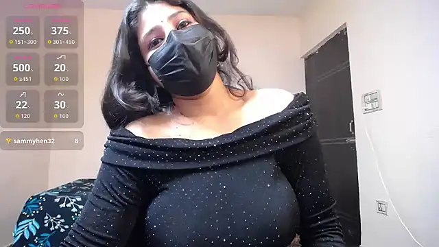 -Queenie online show from May 18, 2026, 7:40 pm