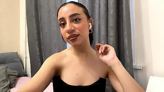 AngellaBarbini online show from April 27, 2026, 1:09 pm