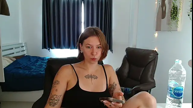 JuicyErika online show from July 6, 2026, 5:25 am