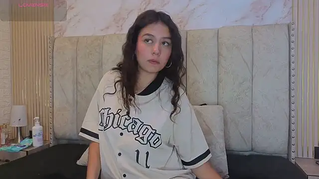 Snapshot of Alahia_Bloom chatting on August 7, 2026, 2:12 pm Alahia Bloom online show from August 7, 2026, 2:12 pm