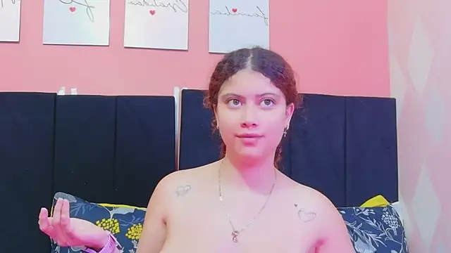 HoneyHipss online show from May 29, 2026, 12:44 pm