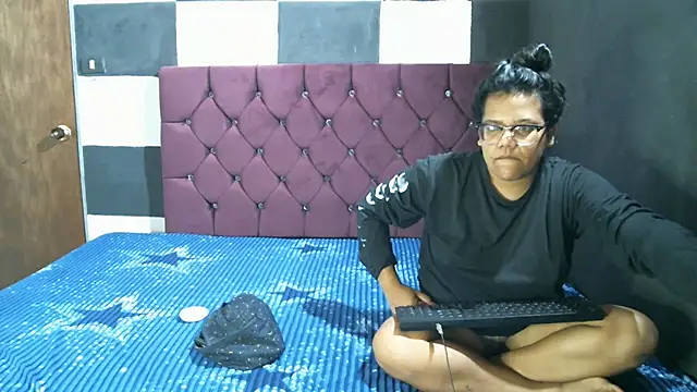 Valery-Khloe online show from August 10, 2026, 5:14 am