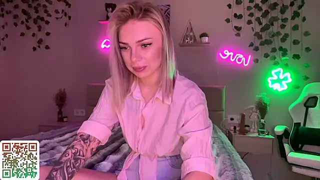 CandyRass online show from May 14, 2026, 8:11 am