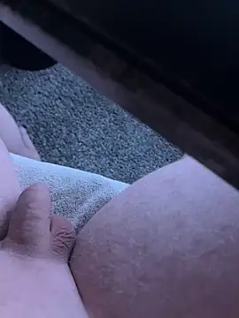 youngcock1639 online show from April 22, 2026, 7:42 pm