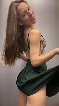 Snapshot of ElaraTiara chatting on June 10, 2026, 3:02 pm ElaraTiara online show from June 10, 2026, 3:02 pm
