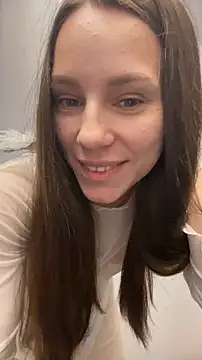 Snapshot of ElaraTiara chatting on May 24, 2026, 3:01 pm ElaraTiara online show from May 24, 2026, 3:01 pm