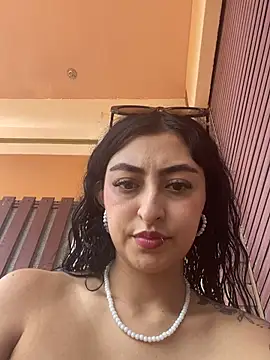 Dahlia cortes online show from July 10, 2026, 3:01 pm