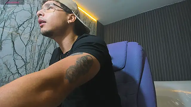jbarto  online show from May 17, 2026, 2:06 pm