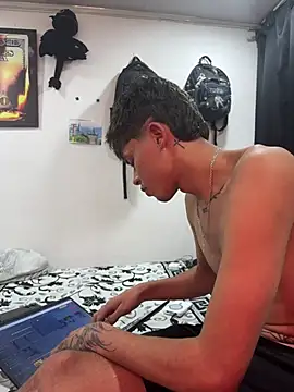Jackdaniel001  online show from May 2, 2026, 2:28 am