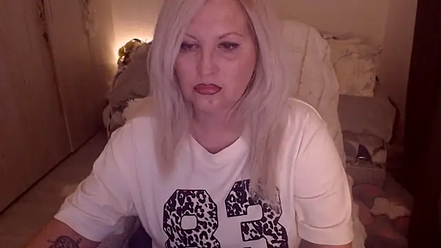 Divineblond online show from March 7, 2026, 8:36 pm