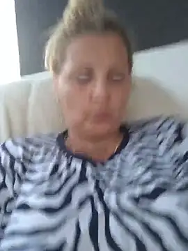 Divineblond online show from May 31, 2026, 6:02 pm