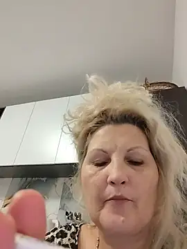 Divineblond online show from February 8, 2026, 7:55 pm