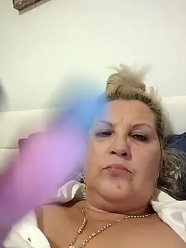 Divineblond online show from December 4, 2025, 9:03 pm