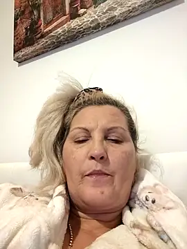 Divineblond online show from December 19, 2025, 9:06 pm