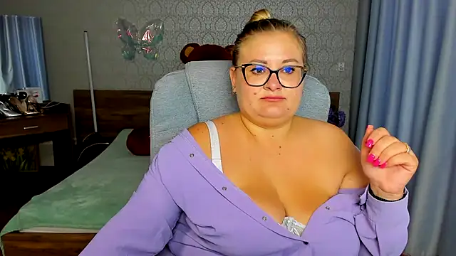 Snapshot of IrenRori chatting on July 29, 2026, 7:18 am IrenRori online show from July 29, 2026, 7:18 am