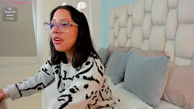vayra moon online show from May 26, 2026, 6:06 pm