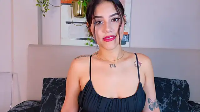 Snapshot of CuteWofy_ chatting on May 6, 2026, 7:07 pm CuteWofy online show from May 6, 2026, 7:07 pm