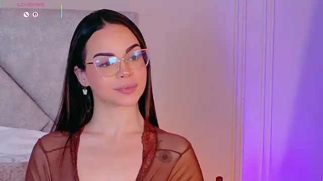 MaddisonEvanss online show from April 28, 2026, 8:35 pm