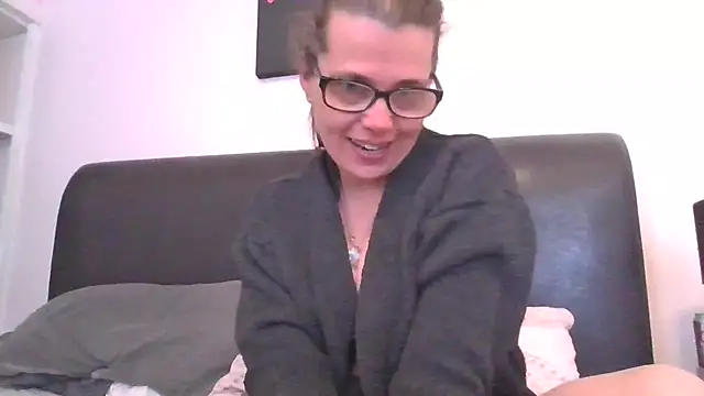 Mayra small online show from April 29, 2026, 8:18 am