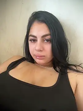 LilyLovell online show from May 13, 2026, 11:06 am