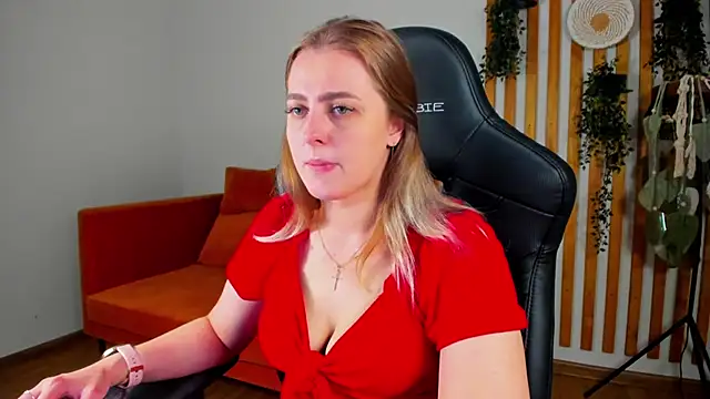 EllaBells online show from June 1, 2026, 5:07 am