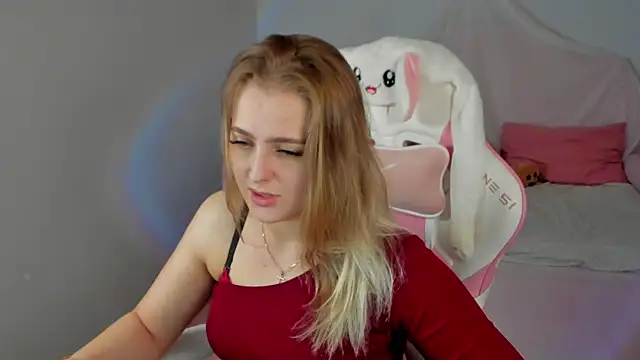 EllaBells online show from May 17, 2026, 5:07 am