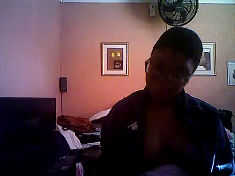 Hotboobs27 online show from June 14, 2026, 7:53 am