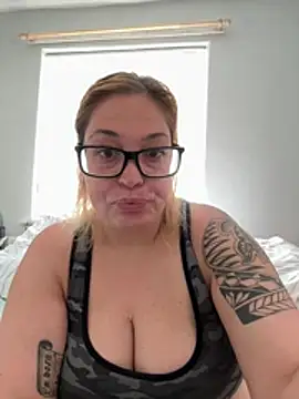 Snapshot of SecretRavenXO chatting on May 24, 2026, 1:00 pm SecretRavenXO online show from May 24, 2026, 1:00 pm