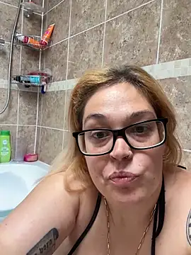 Snapshot of SecretRavenXO chatting on May 16, 2026, 12:26 pm SecretRavenXO online show from May 16, 2026, 12:26 pm