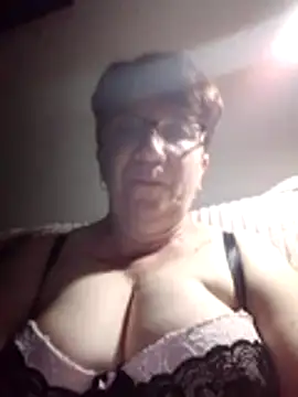 KetQueen101 online show from June 20, 2026, 9:09 pm