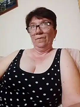 KetQueen101 online show from June 16, 2026, 9:04 pm