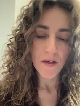 Snapshot of Avokadoo chatting on May 2, 2026, 11:48 am Avokadoo online show from May 2, 2026, 11:48 am