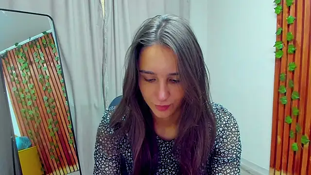 NicoleWells22 online show from May 28, 2026, 3:58 am