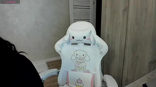 urmelodyy online show from July 5, 2026, 8:37 pm