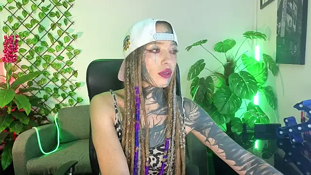 Snapshot of Lucy_Doll8 chatting on June 20, 2026, 11:21 pm Lucy Doll8 online show from June 20, 2026, 11:21 pm