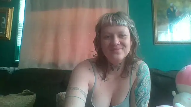 Snapshot of RosieSwitchBitch chatting on May 11, 2026, 1:23 pm RosieSwitchBitch online show from May 11, 2026, 1:23 pm