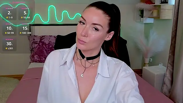 MicheleSantiago online show from June 24, 2026, 8:24 am