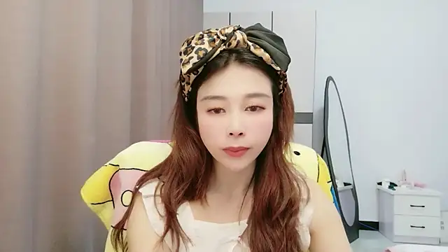 xiaoxiaohong030 online show from June 8, 2026, 1:33 pm