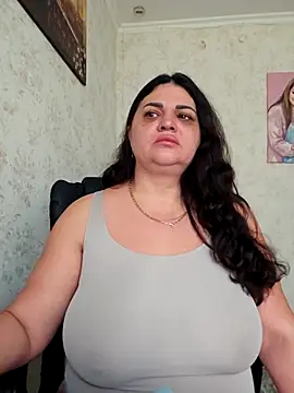 -CUTE-EVVIL- online show from May 10, 2026, 6:28 am