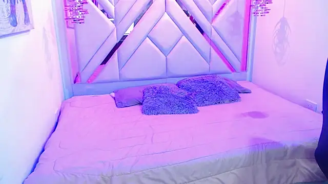 sharllotee  online show from May 1, 2026, 7:52 pm