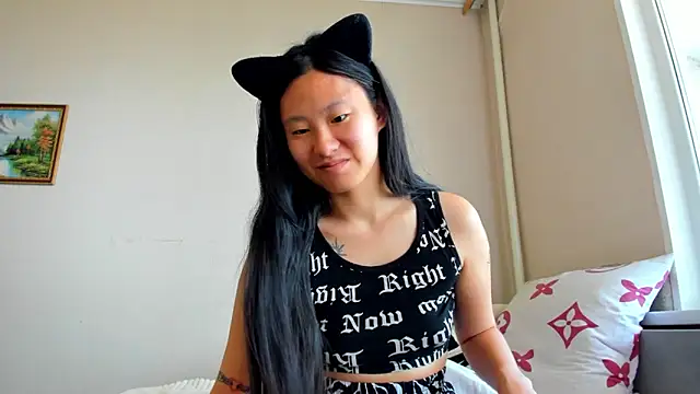 LeyaHanami online show from June 19, 2026, 9:26 am
